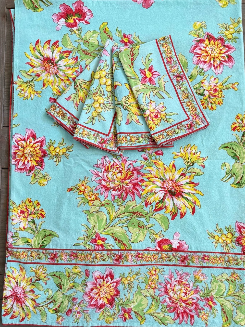 April Cornell Dahlia Days Tablecloth 60”x86” & 4 Napkins - Picture 7 of 12